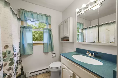 Bath - 1340 North St, Windsor, MA 01270 photo 1 of 1