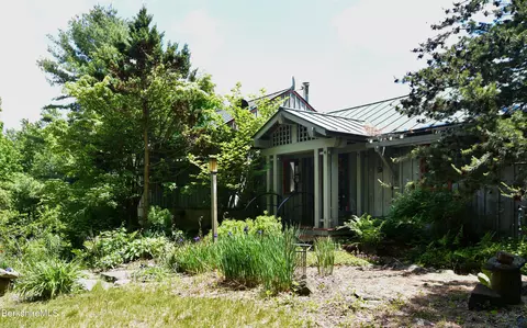 445 County Rd, Becket, MA 01223