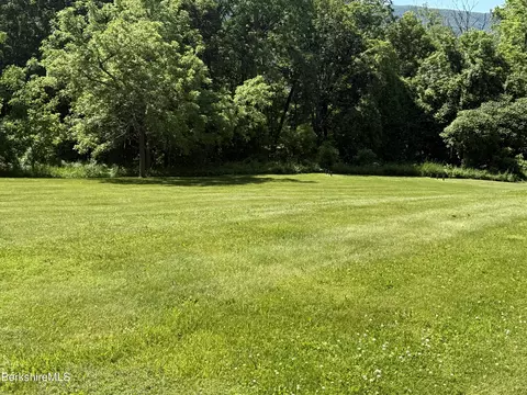 11 Kingsmont Ln, Adams, MA 01220