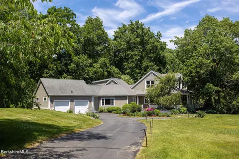 3 Cornwall Dr, Great Barrington, MA 01230