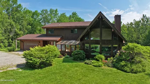 707 Benton Hill Rd, Becket, MA 01223