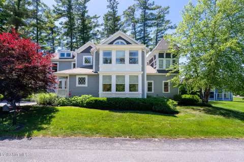 850 Summer St #M14, Lee, MA 01238