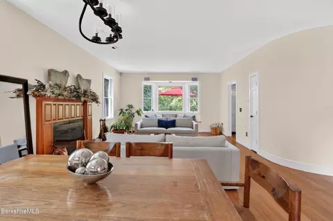 Dining - 224 Boardman St, Sheffield, MA 01257 photo 2 of 2