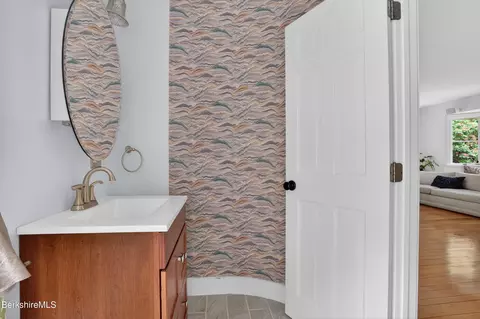 Bath - 224 Boardman St, Sheffield, MA 01257 photo 1 of 4