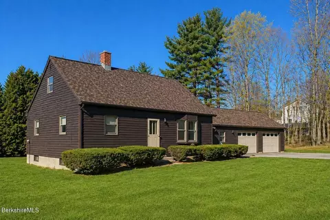11 Opeechee St, Lanesborough, MA 01237