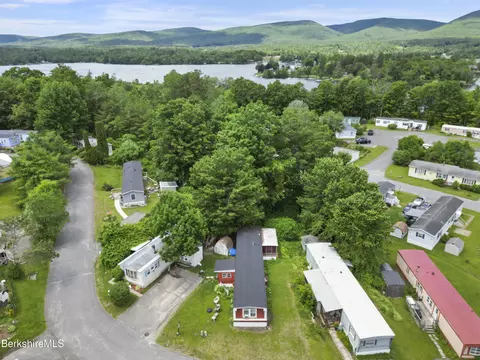 18 Brierwood Ln, Pittsfield, MA 01201