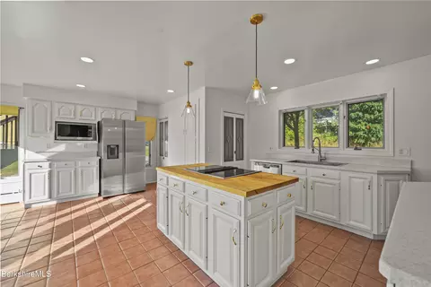 22 Maple St, Adams, MA 01220 photo 11