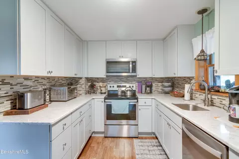 303 Onota St, Pittsfield, MA 01201