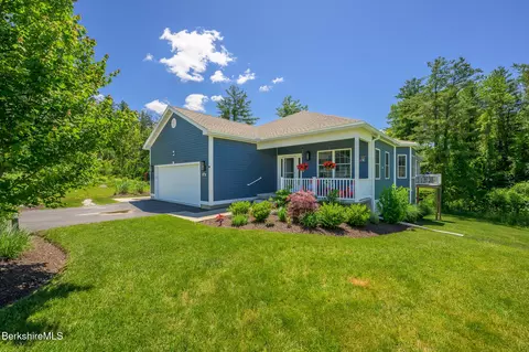 4 Fawn Ln, Pittsfield, MA 01201