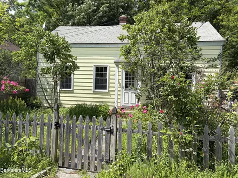 Exterior - 161 Main St, Hancock, MA 01237 photo 2 of 8