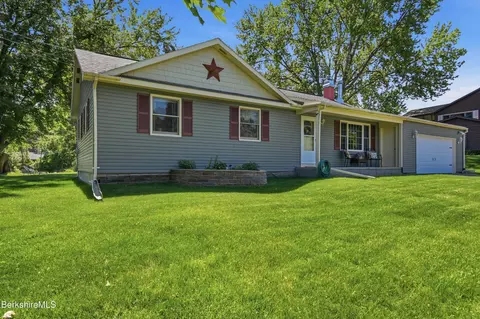 47 Ingalls Rd, Cheshire, MA 01225