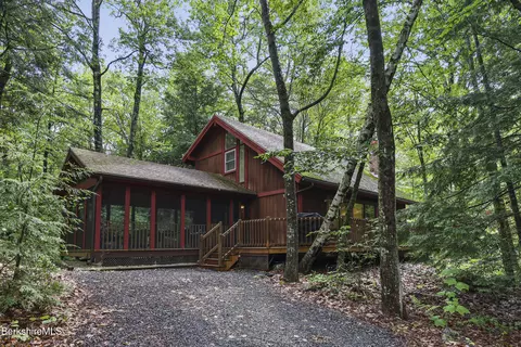 545 Leisure Lee Rd, Lee, MA 01238