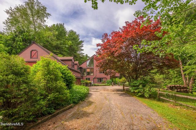 6 Manitauk Hts, Stockbridge, MA 01262