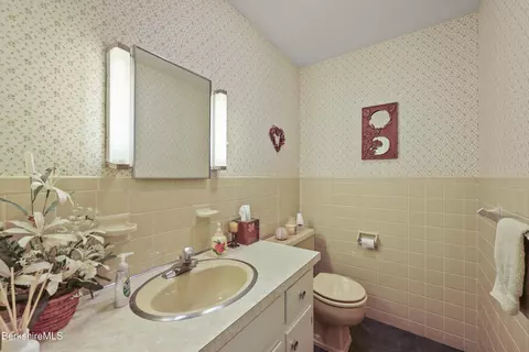 Bath - 48 Brookside Dr, Pittsfield, MA 01201 photo 1 of 3