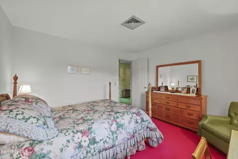 Bedroom - 48 Brookside Dr, Pittsfield, MA 01201 photo 7 of 9