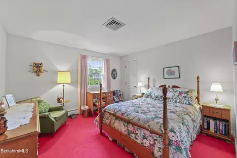 Bedroom - 48 Brookside Dr, Pittsfield, MA 01201 photo 6 of 9
