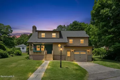 14 Prospect St, Great Barrington, MA 01230