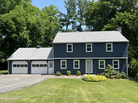 9 Bolton Dr, Lenox, MA 01240