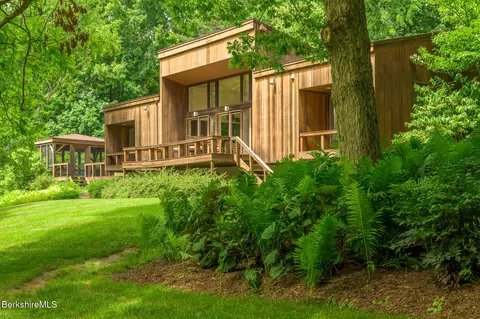 699 Hartsville New Marlboro Rd, New Marlborough, MA 01230