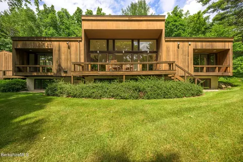 699 Hartsville New Marlboro Rd, New Marlborough, MA 01230