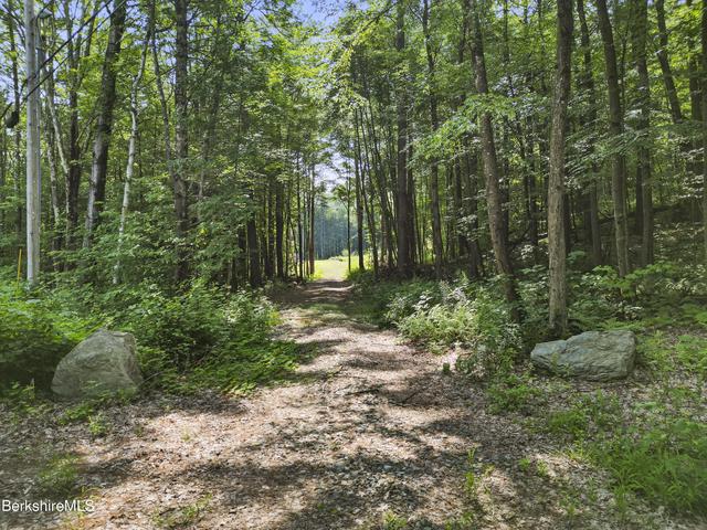 468 Skyboro Rd, Pownal, VT 05261