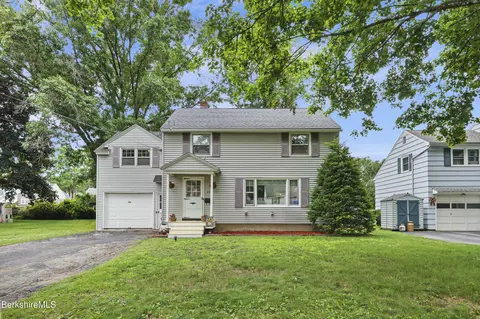 24 Marlboro Dr, Pittsfield, MA 01201