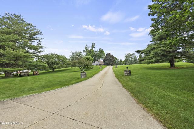135 East St, Lee, MA 01238