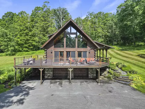 87 Old Orebed Rd, Lanesborough, MA 01237
