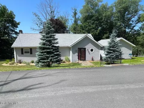 29 Grove Ave, Lanesborough, MA 01237