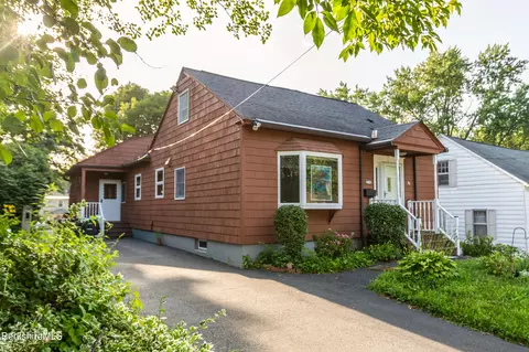 28 Adelaide Ave, Pittsfield, MA 01201