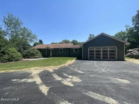 40 Willow Cove Rd, Cheshire, MA 01225