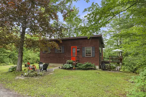 160 Chestnut Rd, Richmond, MA 01254