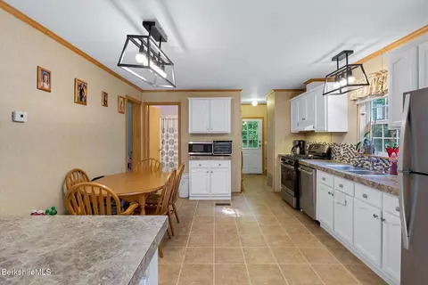 9 S County Rd, Florida, MA 01247 photo 22