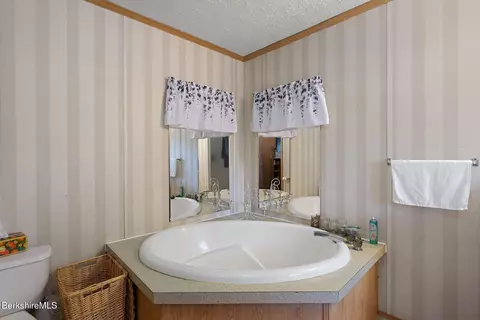 9 S County Rd, Florida, MA 01247 photo 34
