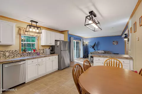 9 S County Rd, Florida, MA 01247 photo 23