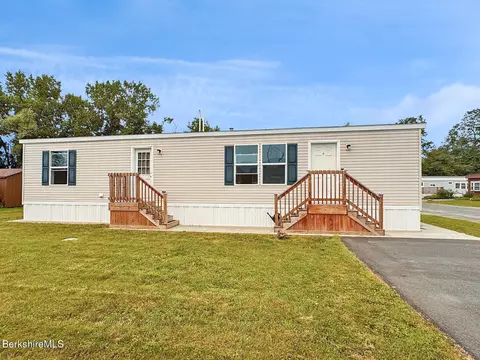 7 Third Ave, Cheshire, MA 01225 photo 4