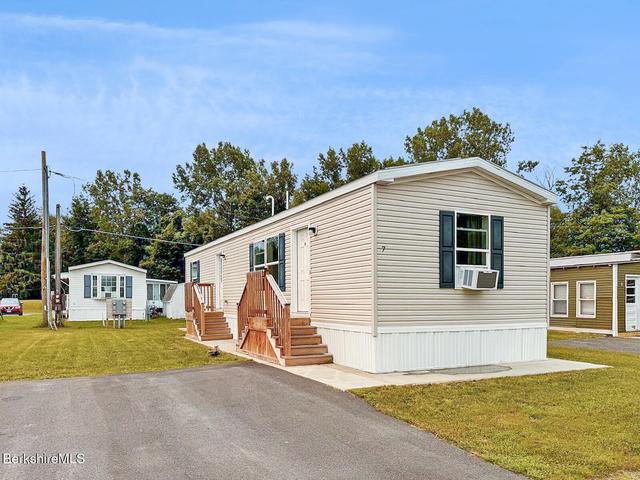 7 Third Ave, Cheshire, MA 01225