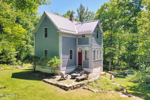 701 Rhoades Bailey Rd, New Marlborough, MA 01230