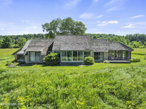 1996 N Pownal Rd, Pownal, VT 05261