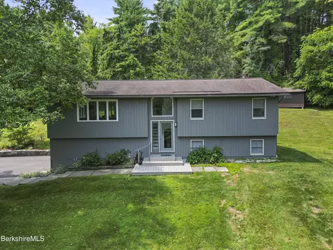 9 Abbey Hill Dr, Great Barrington, MA 01230