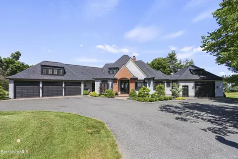 18 North St, Blandford, MA 01008