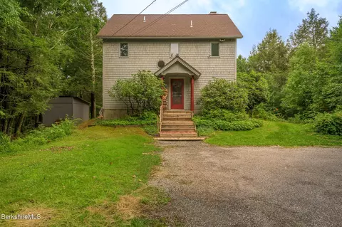 29 Jay Ln, Great Barrington, MA 01230