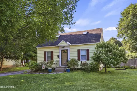 14 Stockbridge Ave, Dalton, MA 01226