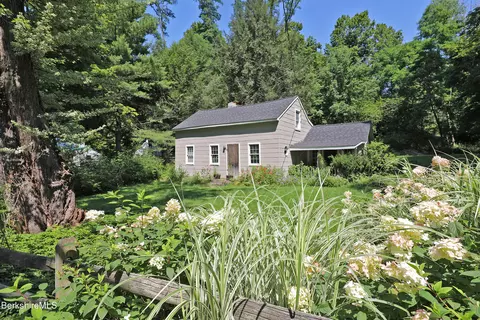 221 Old Queechy Rd, Canaan, NY 12029