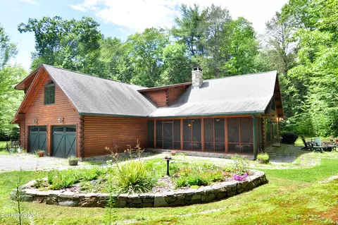 1111 Clubhouse Rd, Tolland, MA 01034