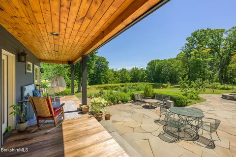 Exterior - 268 W Hill Rd, Austerlitz, NY 12017 photo 7 of 8