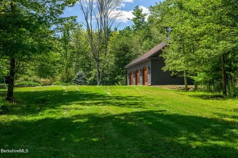 Exterior - 268 W Hill Rd, Austerlitz, NY 12017 photo 3 of 8