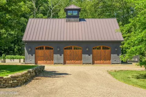 Exterior - 268 W Hill Rd, Austerlitz, NY 12017 photo 2 of 8