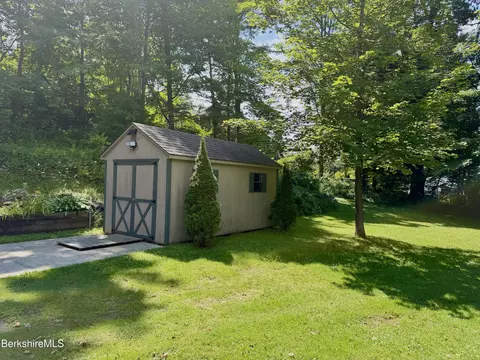 Exterior - 46 Pinehurst Ave, Pittsfield, MA 01201 photo 6 of 14