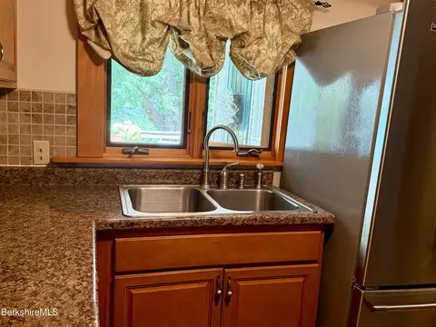 Kitchen - 46 Pinehurst Ave, Pittsfield, MA 01201 photo 4 of 4